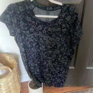 Navy patterned swiftly tee